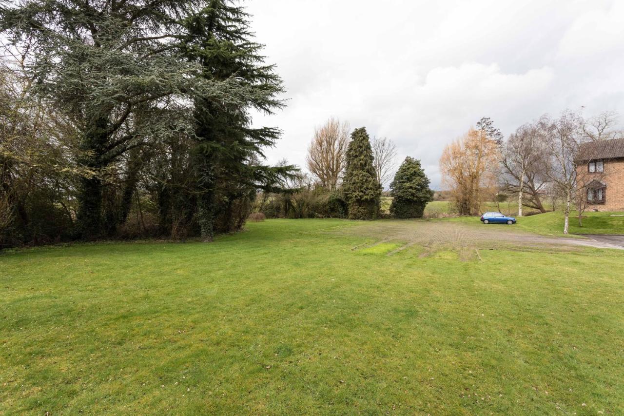Park View- 2 Bed Apartment Close To East Surrey Hospital Salfords Kültér fotó