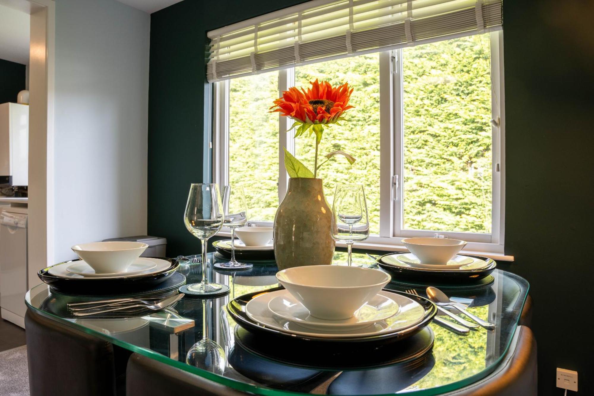 Park View- 2 Bed Apartment Close To East Surrey Hospital Salfords Kültér fotó