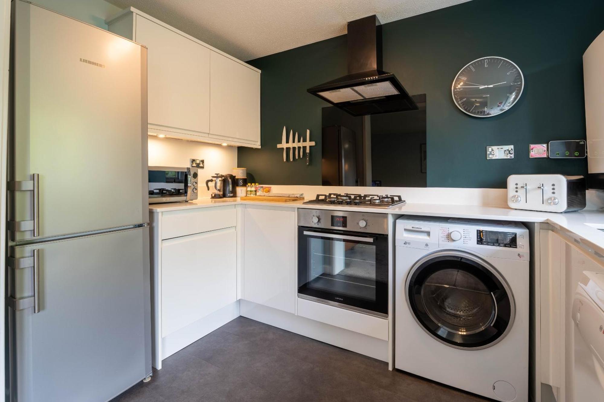 Park View- 2 Bed Apartment Close To East Surrey Hospital Salfords Kültér fotó