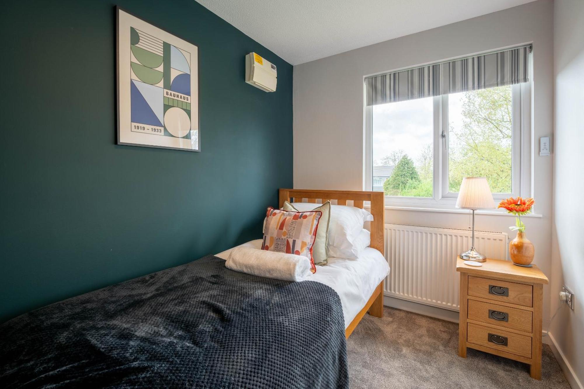Park View- 2 Bed Apartment Close To East Surrey Hospital Salfords Kültér fotó