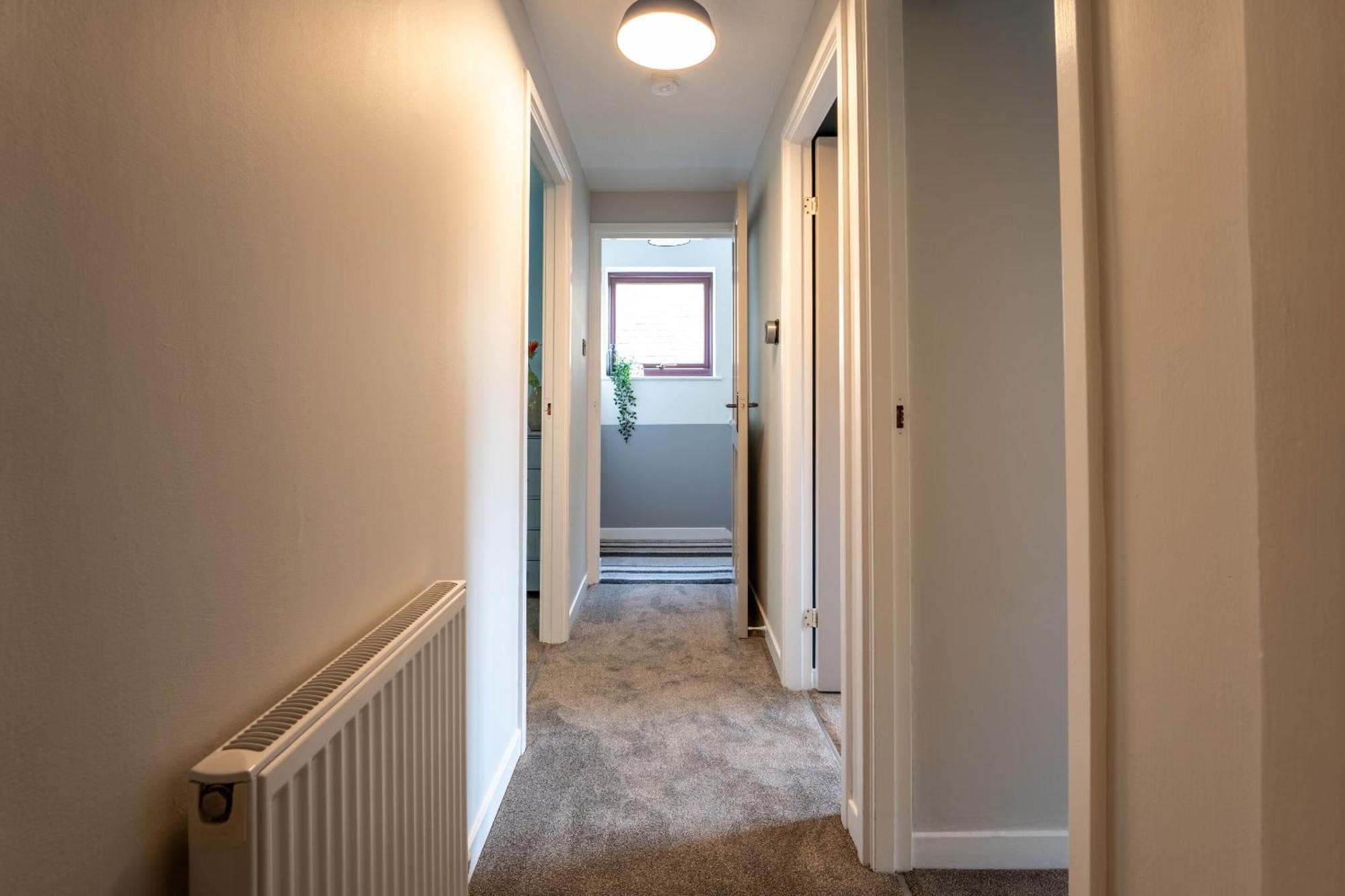 Park View- 2 Bed Apartment Close To East Surrey Hospital Salfords Kültér fotó