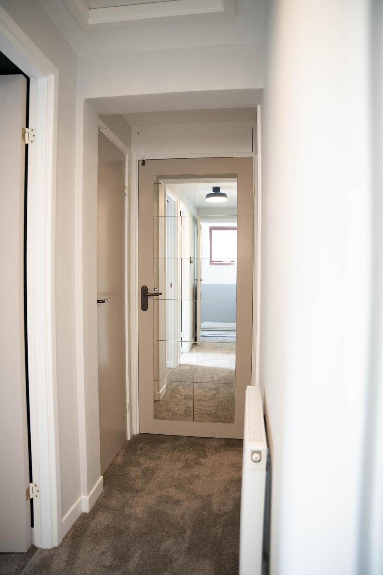 Park View- 2 Bed Apartment Close To East Surrey Hospital Salfords Kültér fotó