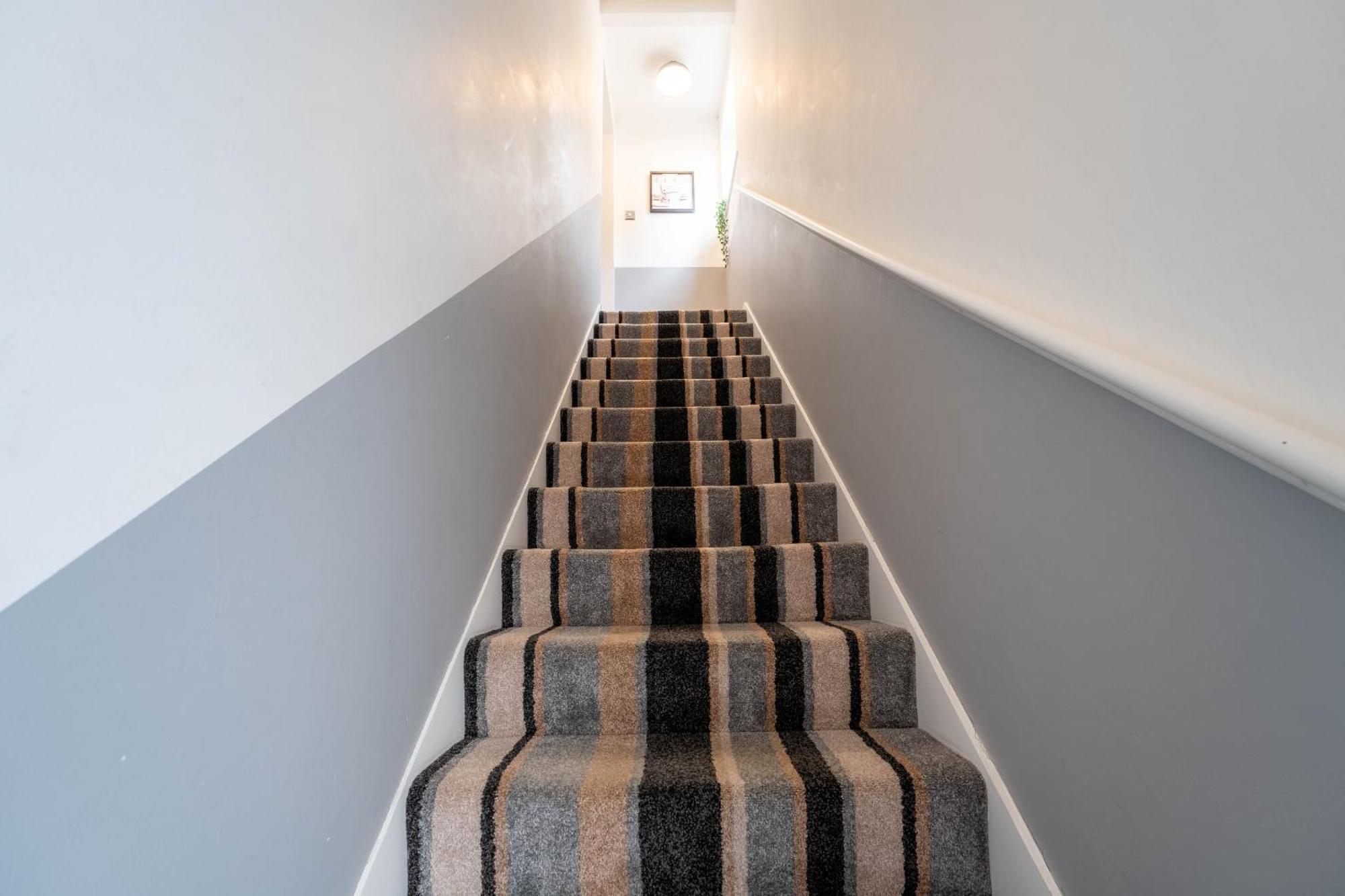 Park View- 2 Bed Apartment Close To East Surrey Hospital Salfords Kültér fotó
